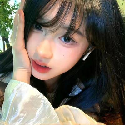 小妞死翘翘海报
